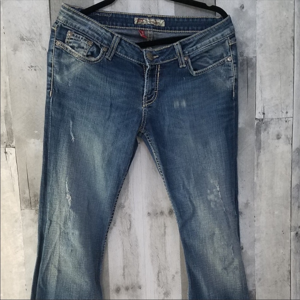 Distressed jeans boot cut